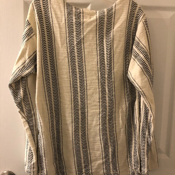 Beachy pullover - Picture 2 of 2